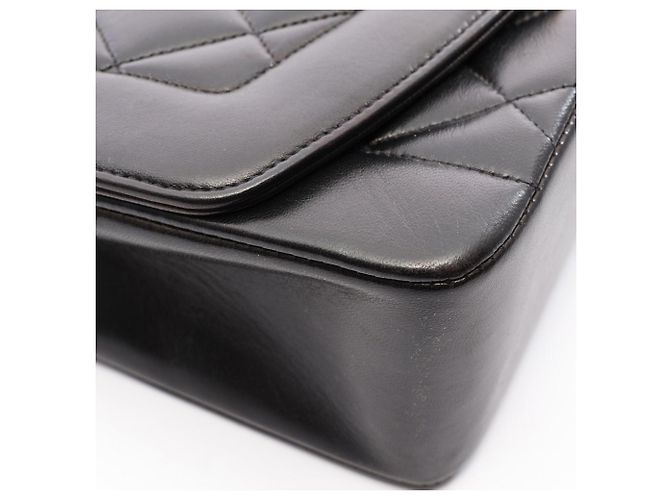 Chanel Matelassé Diana Flap Schultertasche - Ansicht 8
