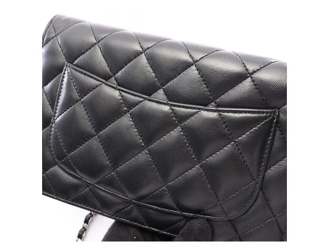 Timeless Chanel Matelassé Schultertasche aus schwarzem Lammleder - Ansicht 10