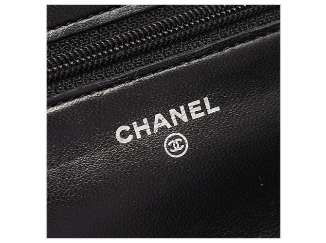 Timeless Chanel Matelassé Schultertasche aus schwarzem Lammleder - Ansicht 4