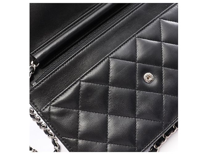 Timeless Chanel Matelassé Schultertasche aus schwarzem Lammleder - Ansicht 7