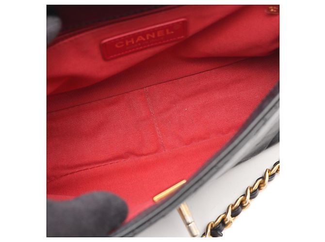 Borsa a tracolla Chanel Matelassé in pelle nera - vista 6