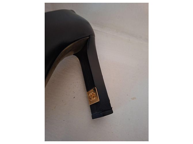 Chanel Pumps aus schwarzem Leder - Ansicht 4