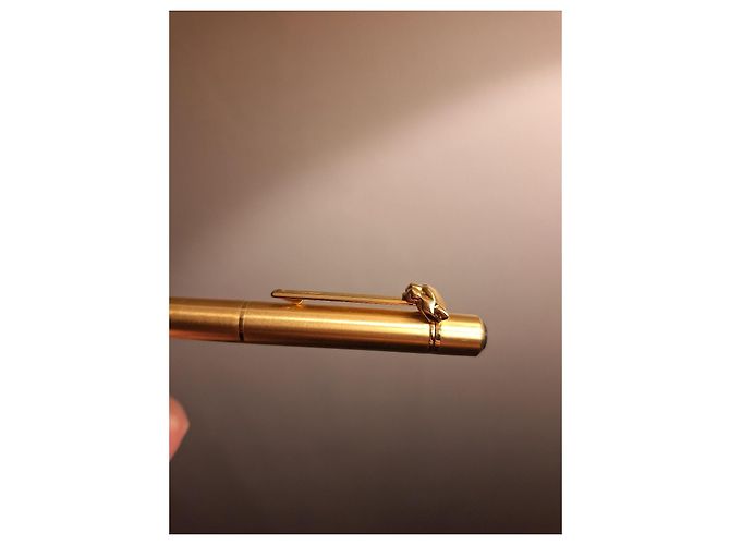 Stylo bille Cartier Panthère en métal doré - vue 4