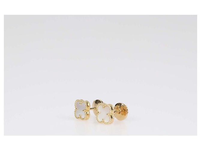 Orecchini a lobo Van Cleef & Arpels Sweet Alhambra in oro giallo 18K e madreperla - vista 2