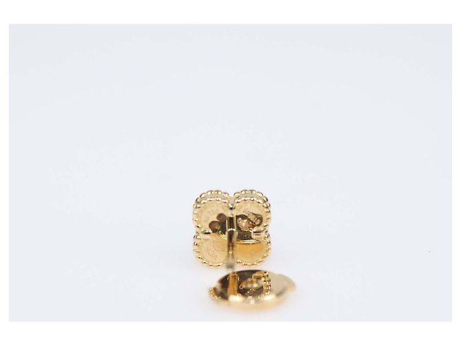 Orecchini a lobo Van Cleef & Arpels Sweet Alhambra in oro giallo 18K e madreperla - vista 5