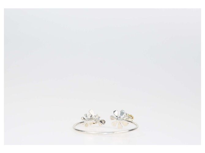 Tiffany & Co. Please Return To Tiffany & Co. Bracciale Rigido in Argento Sterling e Oro Giallo 18K con Coccinella e Fiore - vista 3