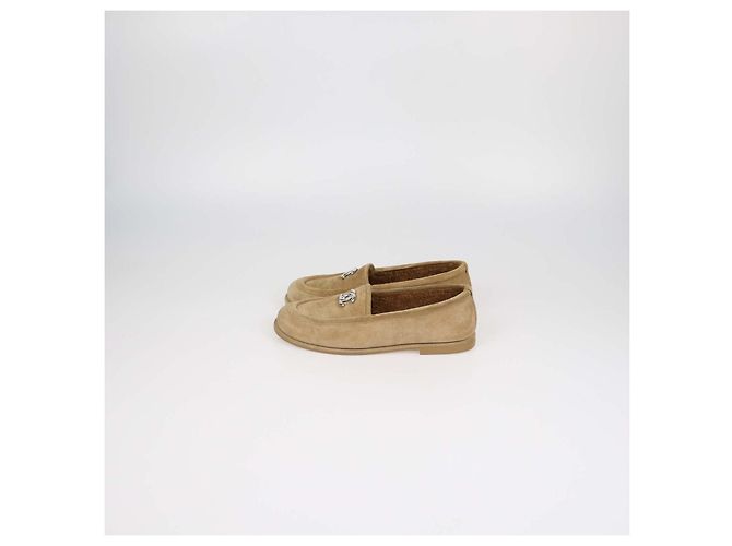 Mocassini Chanel in camoscio tan con fodera in shearling e logo CC - vista 4