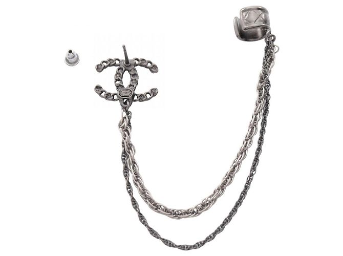 Boucles d'oreilles à chaîne Chanel Coco Mark - vue 2