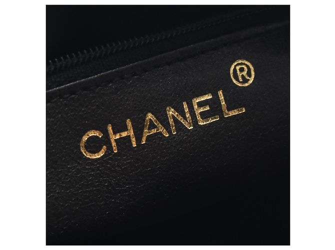 Timeless Chanel Diamond Stitch Coco Mark Schultertasche mit Quaste - Ansicht 4