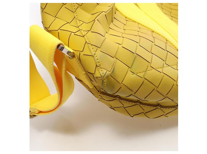 Sac à dos/Sac à main Bottega Veneta en caoutchouc jaune - vue 10