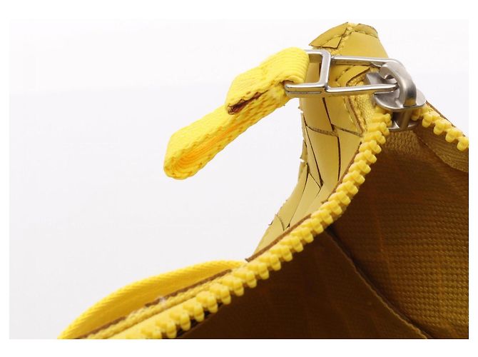 Sac à dos/Sac à main Bottega Veneta en caoutchouc jaune - vue 6