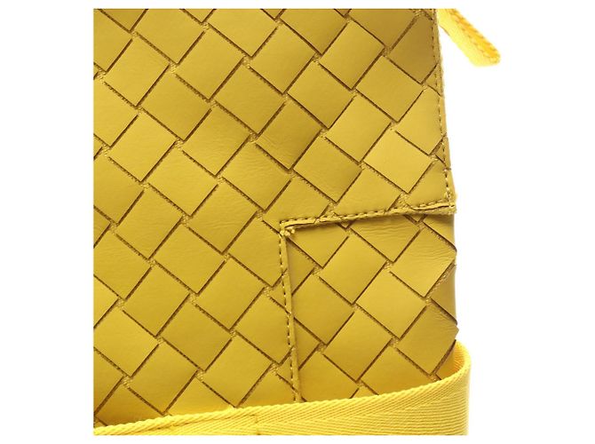 Sac à dos/Sac à main Bottega Veneta en caoutchouc jaune - vue 7