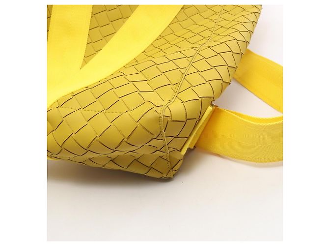 Sac à dos/Sac à main Bottega Veneta en caoutchouc jaune - vue 9
