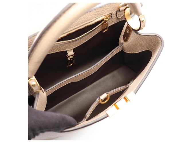 Bolsa 2-Way Louis Vuitton Capucines BB - vista 3