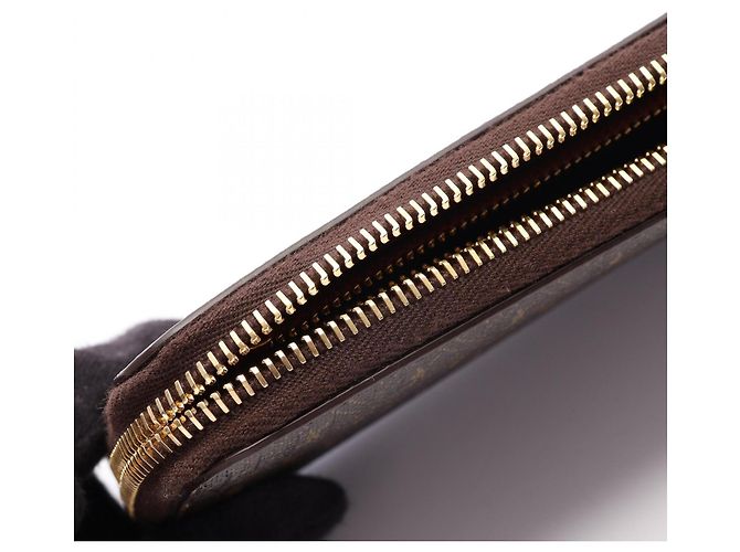 Yves Saint Laurent Paris Le Monogram Round Long Wallet - view 6