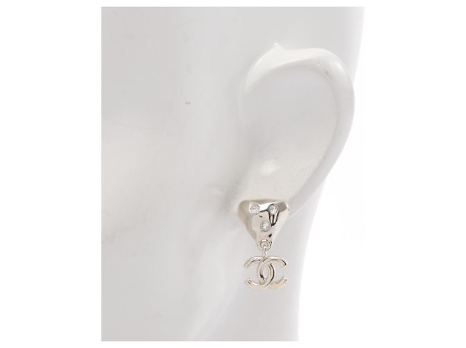 Brincos de pino Chanel B24B Coco Mark - vista 4