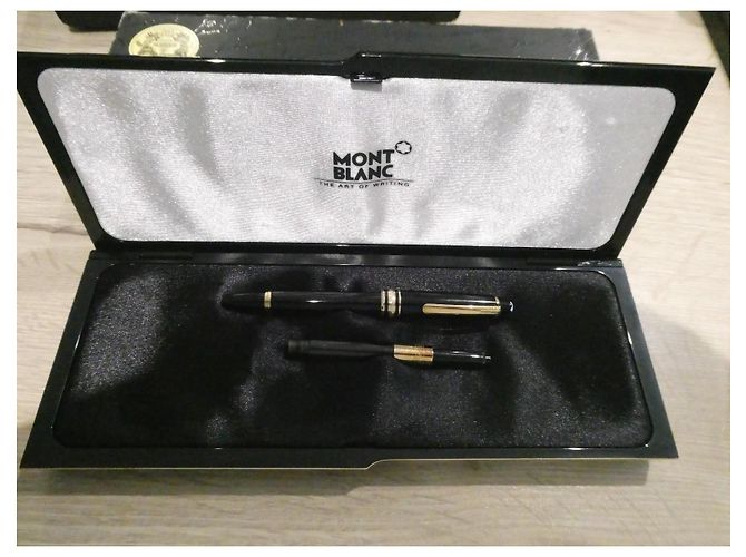 Montblanc Meisterstück Mozart Stylo Plume Noir et Or - vue 2