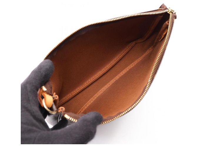Louis Vuitton Pochette Accessoires Monogram Panda Handbag - vista 3