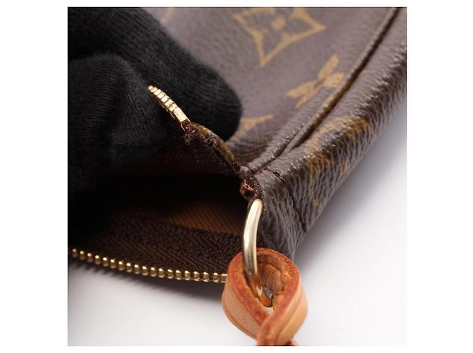 Louis Vuitton Pochette Accessoires Monogram Panda Handbag - vista 9