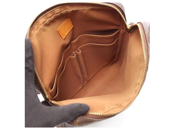 Borsa a tracolla Louis Vuitton Trotteur Bobour - vista 3