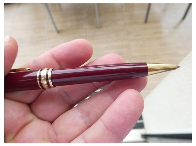 Montblanc Meisterstück Classique Stylo Bille Bordeaux et Or - vue 10