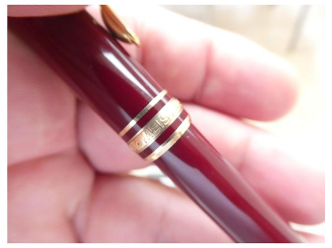Montblanc Meisterstück Classique Stylo Bille Bordeaux et Or - vue 11