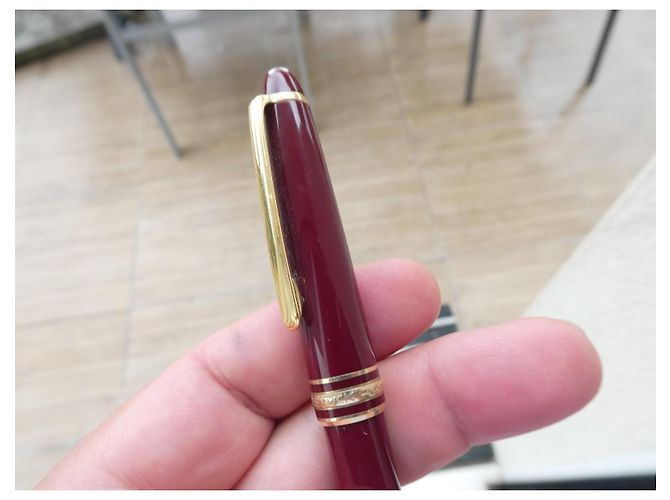 Montblanc Meisterstück Classique Stylo Bille Bordeaux et Or - vue 5