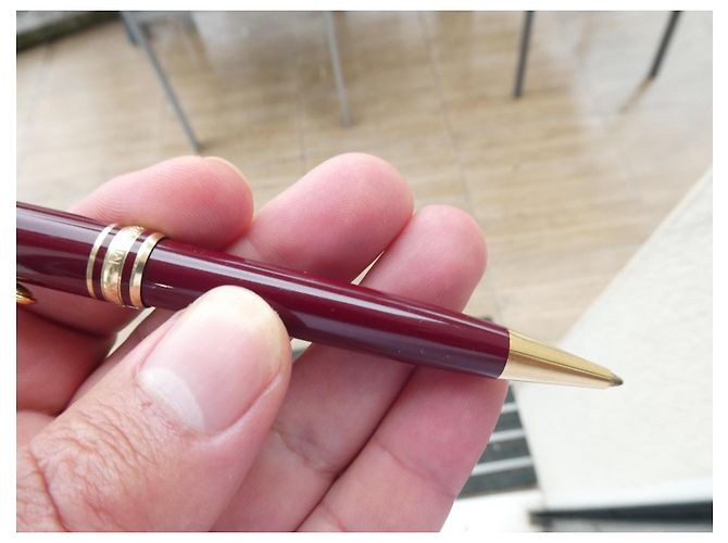 Montblanc Meisterstück Classique Stylo Bille Bordeaux et Or - vue 6
