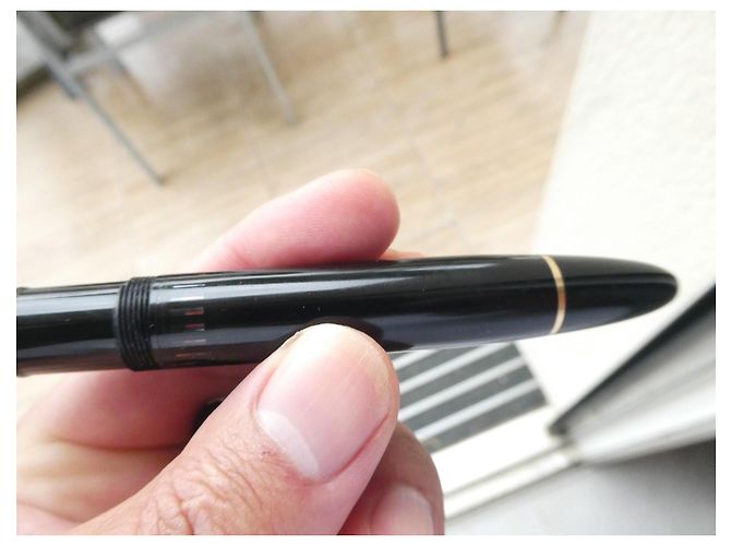 Montblanc Meisterstück 149 Stylo Plume Or et Noir - vue 11