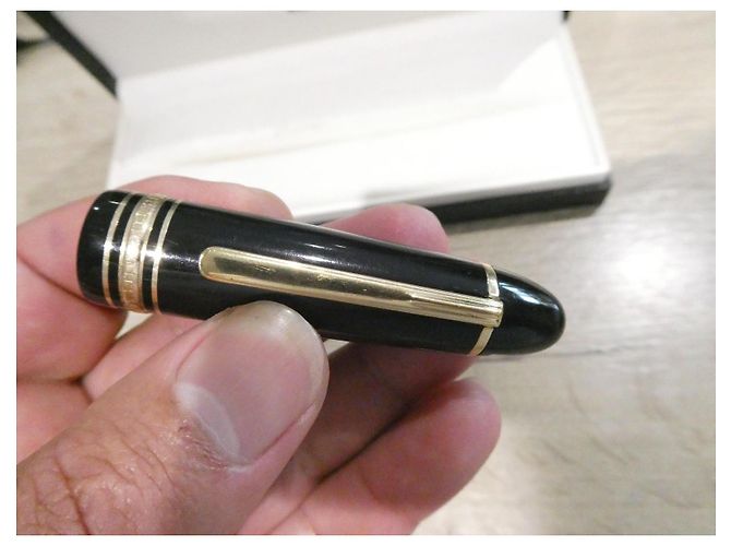 Montblanc Meisterstück 149 Stylo Plume Or et Noir - vue 3