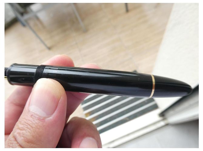 Montblanc Meisterstück 149 Stylo Plume Or et Noir - vue 8