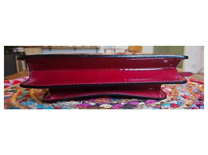 mala Louis Vuitton Monceau BB Vernis Vermelha - vista 6