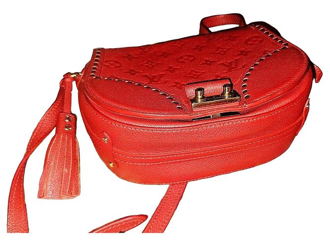 Bolsa de ombro Louis Vuitton Juno em couro vermelho - vista 2