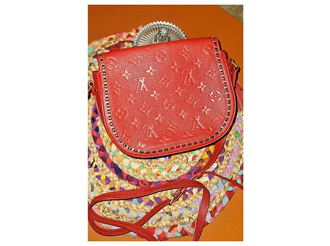 Bolsa de ombro Louis Vuitton Juno em couro vermelho - vista 3