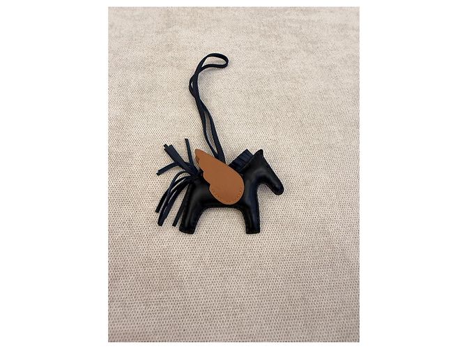 Hermès Pégase Charm in pelle Nero e Tan - vista 2