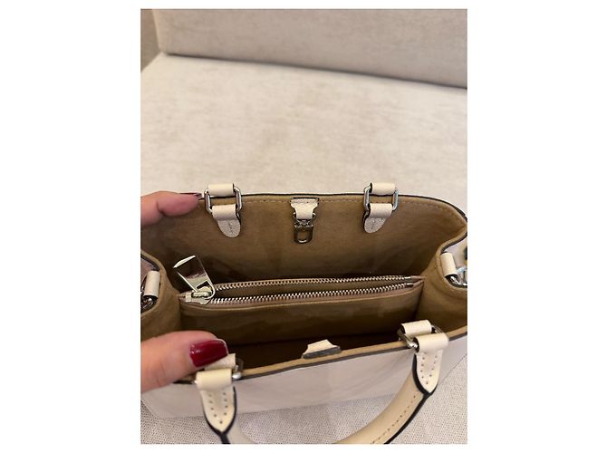 Louis Vuitton BB Marelle Borsa a mano in pelle grana bianca - vista 10