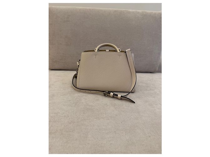 Louis Vuitton BB Marelle Borsa a mano in pelle grana bianca - vista 2