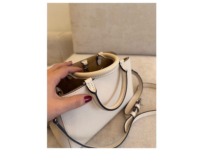 Louis Vuitton BB Marelle Borsa a mano in pelle grana bianca - vista 5