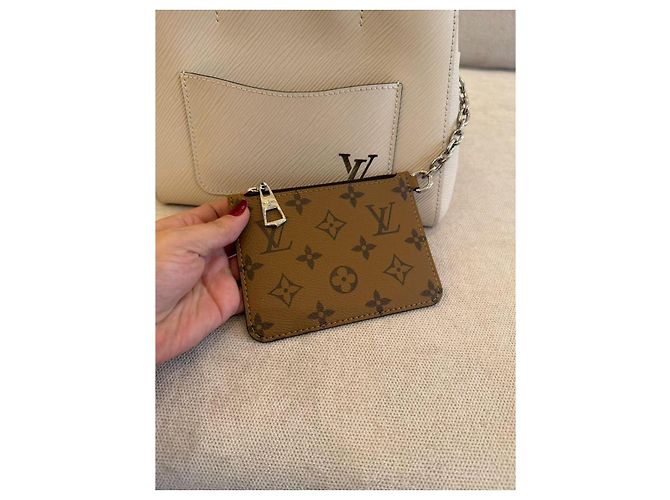 Louis Vuitton BB Marelle Borsa a mano in pelle grana bianca - vista 6