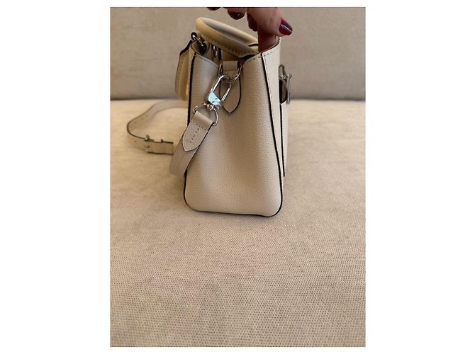 Louis Vuitton BB Marelle Borsa a mano in pelle grana bianca - vista 7