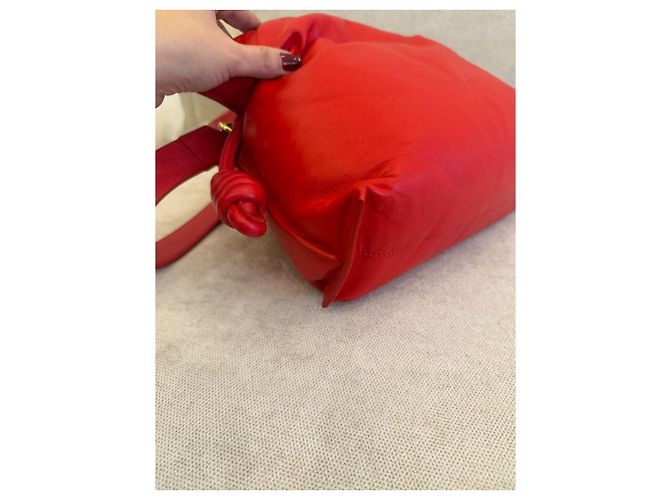 Loewe Flamenco Mini Borsa Secchiello Pelle Rossa - vista 9