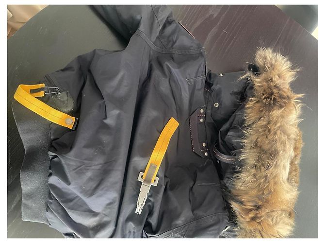 Parajumpers Schwarze Bomberjacke mit Pelzkapuze - Ansicht 13