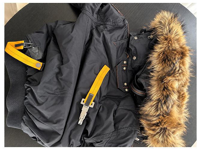 Parajumpers Schwarze Bomberjacke mit Pelzkapuze - Ansicht 6