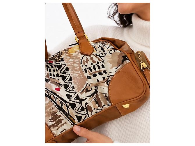 Double Prada Venezia Boston-Tasche aus Leder und Nylon mit Multicolor-Print - Ansicht 12