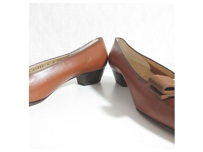 Salvatore Ferragamo Vara Lederpumps - Ansicht 4