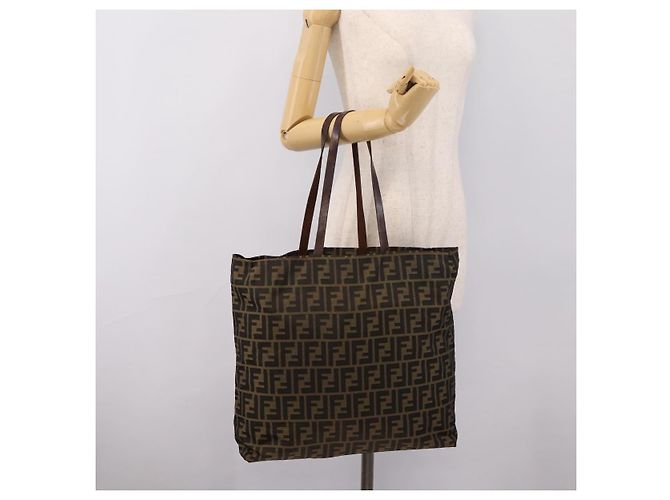 Borsa Tote FENDI Zucca Canvas Nylon Marrone Nero - vista 21