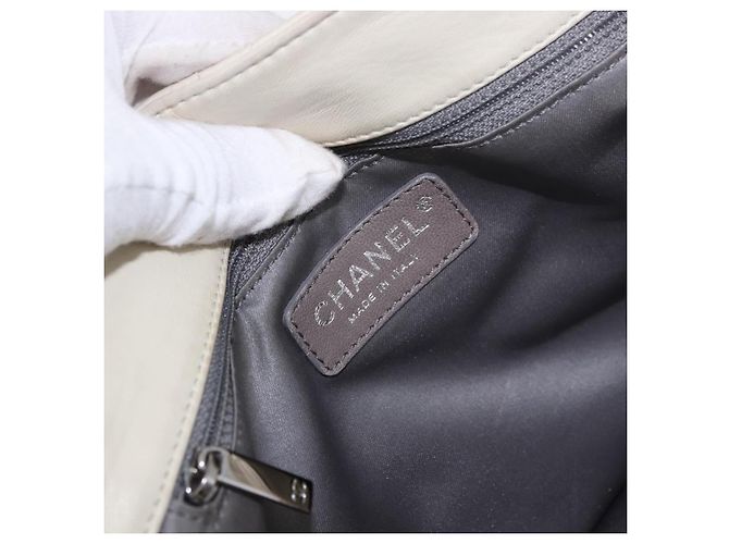 Borsa a tracolla CHANEL Chain Matelasse in pelle d'agnello Ivory Silver CC - vista 21