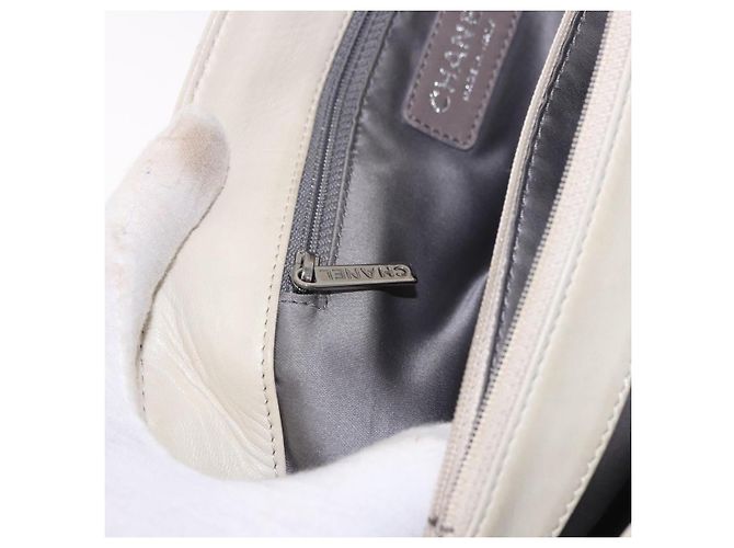 Borsa a tracolla CHANEL Chain Matelasse in pelle d'agnello Ivory Silver CC - vista 29
