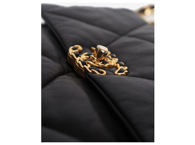 Chanel Bolsa de ombro acolchoada em pele de cordeiro preta 19 com corrente - vista 5