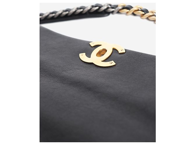 Chanel Bolsa de ombro acolchoada em pele de cordeiro preta 19 com corrente - vista 8